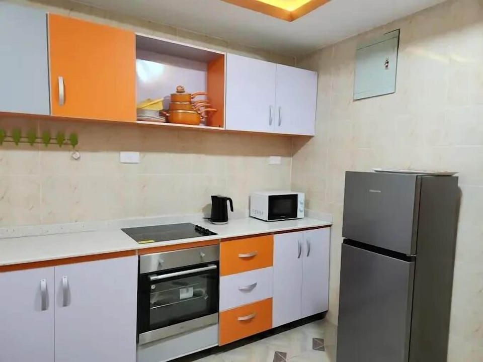 Family Apartment, Balcony, City View | Private kitchen | Fridge, microwave, oven, stovetop