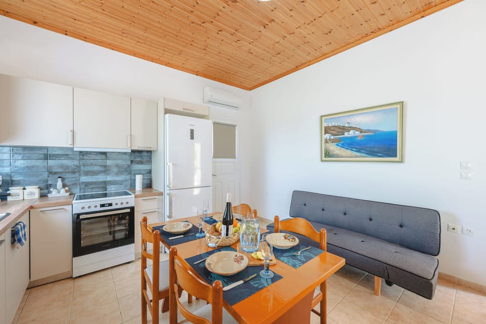 Family House, 2 Bedrooms, Balcony (To Pournari Beachside Garden House) | Private kitchen