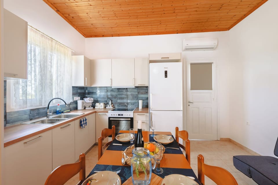 Family House, 2 Bedrooms, Balcony (To Pournari Beachside Garden House) | Private kitchen