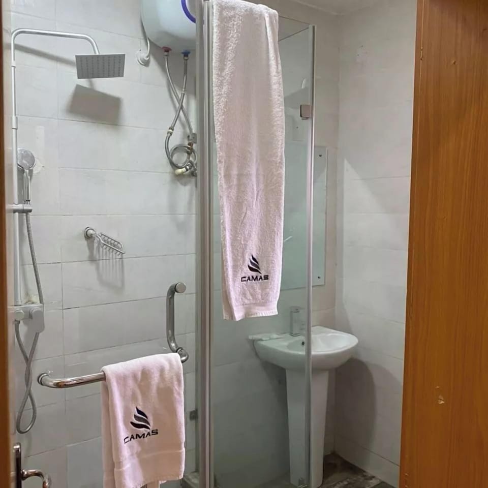 Deluxe Room, Balcony, City View | Bathroom | Free toiletries, hair dryer, towels, soap