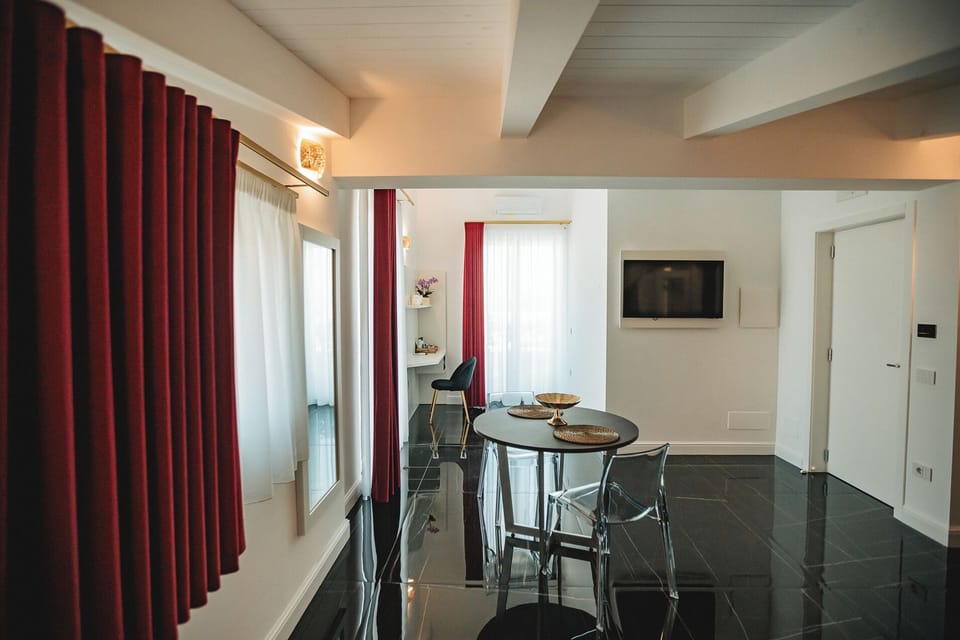 Deluxe Double Room | In-room safe, desk, blackout drapes, WiFi (free)