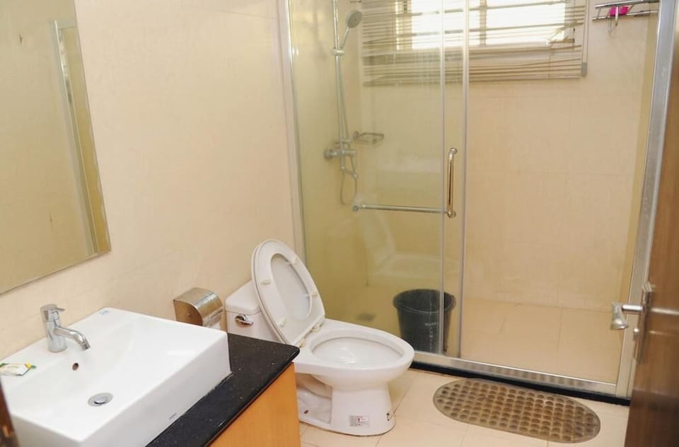 Deluxe Room, Balcony, City View | Bathroom | Free toiletries, hair dryer, towels, soap