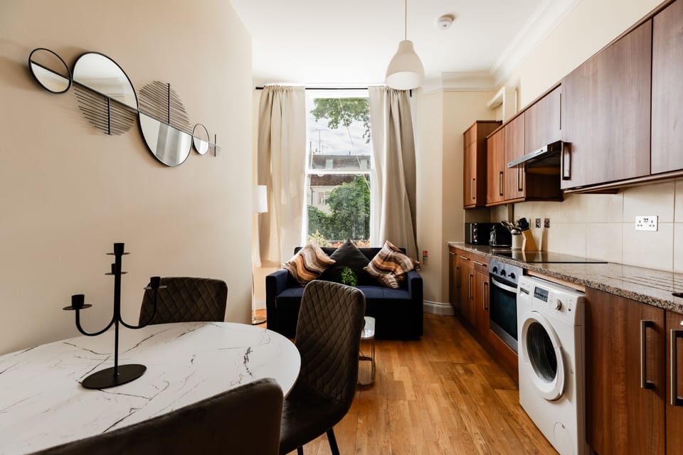 Standard Apartment, Private Bathroom, City View | Lounge