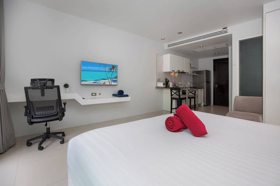 Exclusive Apartment, Balcony, Pool View | Free WiFi