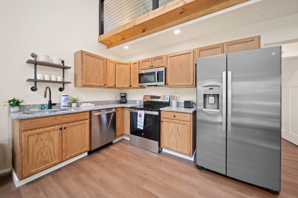 Stainless Appliances and Granite Countertop