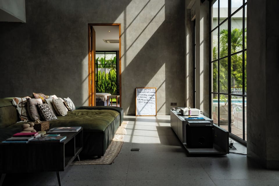 Deluxe Villa, 5 Bedrooms, Private Pool | Living room | Books