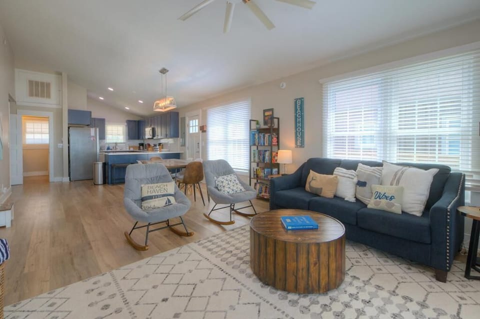 Living Room 
GW 6-17-25