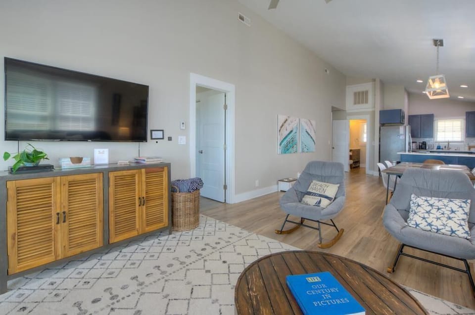Living Room 
GW 6-17-25