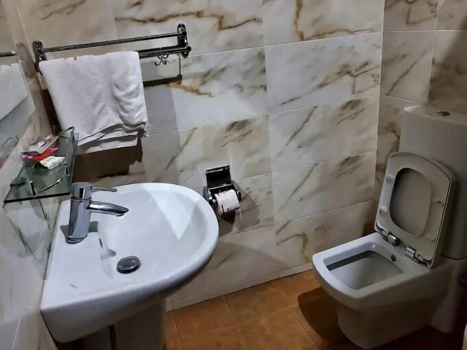 Deluxe Room, Balcony, City View | Bathroom | Free toiletries, hair dryer, towels, soap
