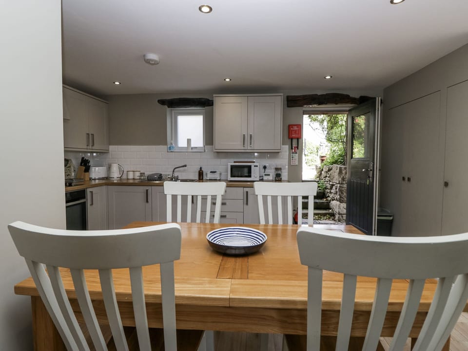 Fridge, microwave, toaster, cookware/dishes/utensils