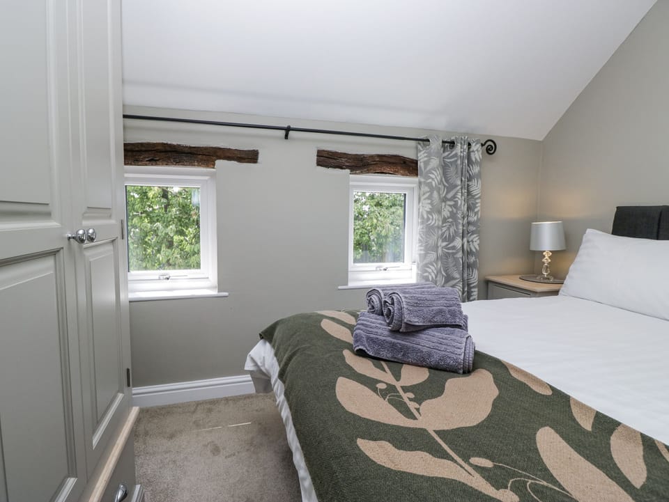 2 bedrooms, individually decorated, individually furnished, free WiFi