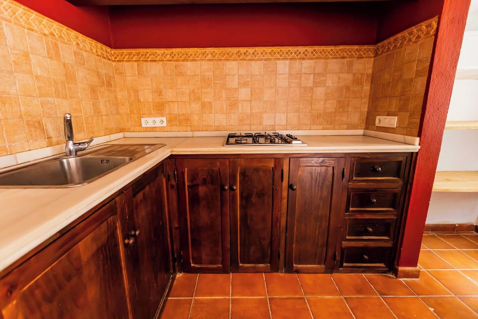 Basic House | Private kitchen | Shared fridge, microwave