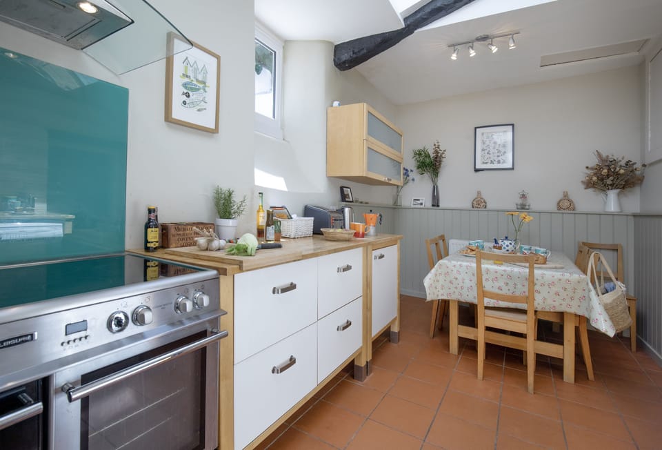 Berry Cottage, Croyde. First floor: Superbly equipped kitchen/dining area