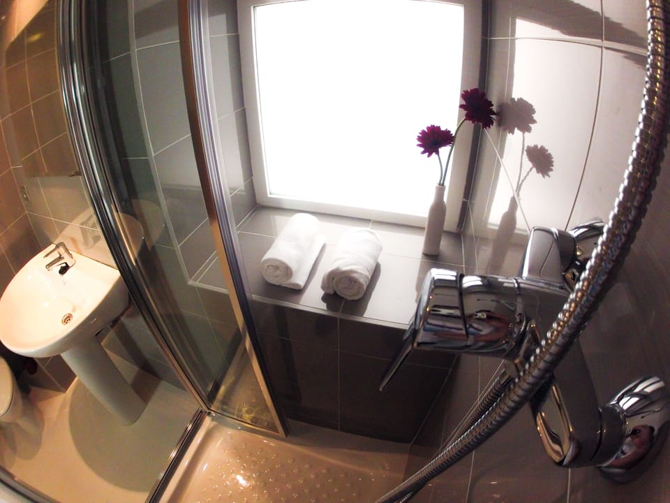 Double or Twin Room | Bathroom | Free toiletries, hair dryer, towels