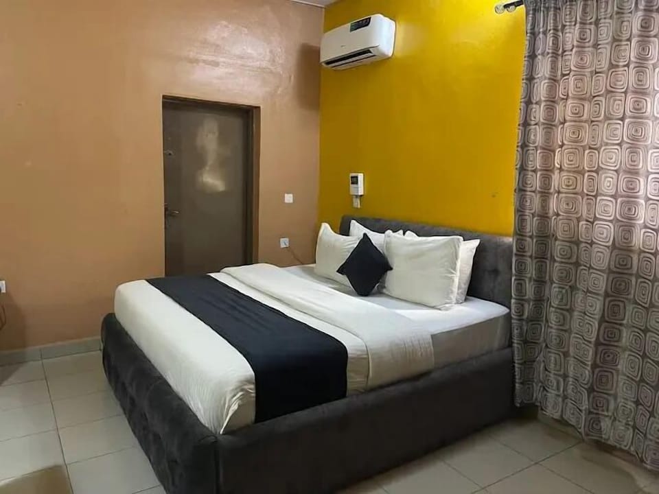 Comfort Room, Balcony, City View | Desk, laptop workspace, blackout drapes, soundproofing