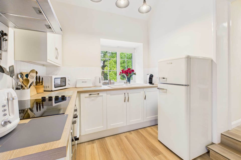 Lane Farm Cottage, Easington - Host & Stay