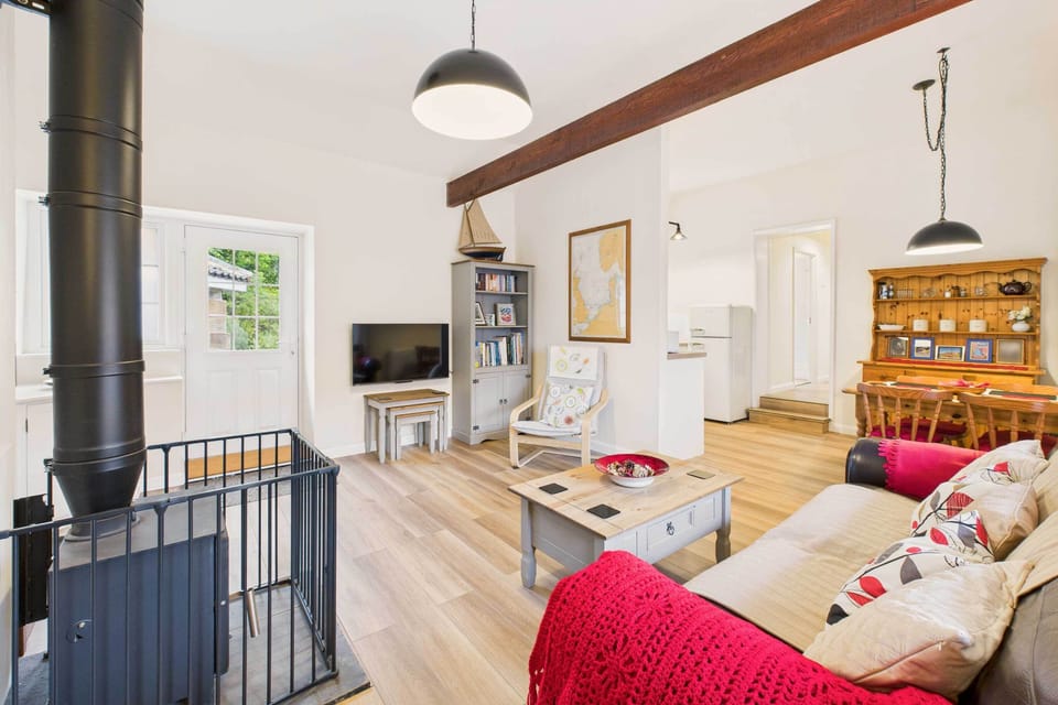 Lane Farm Cottage, Easington - Host & Stay