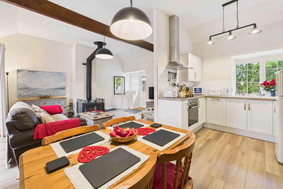 Lane Farm Cottage, Easington - Host & Stay