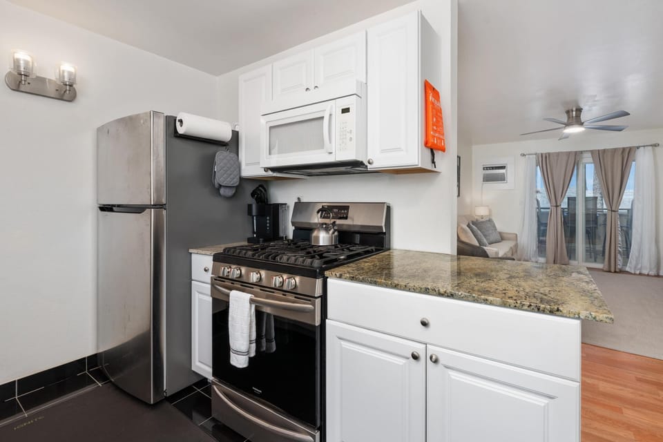 Condo, 2 Bedrooms | Private kitchen | Fridge, oven, coffee/tea maker, toaster