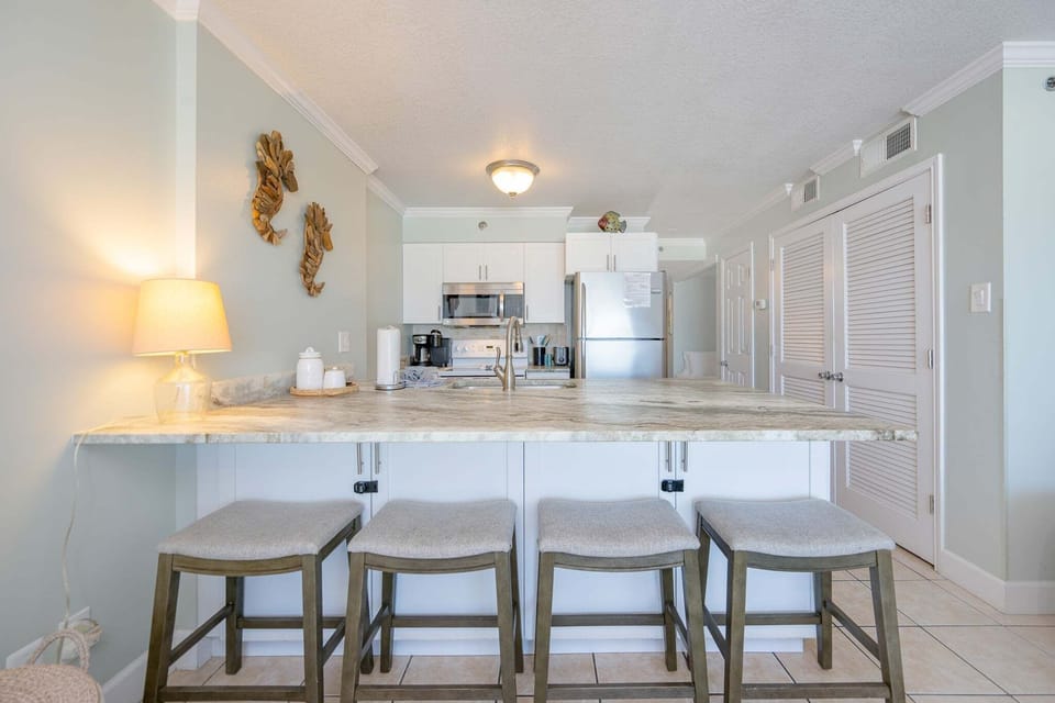 Condo, 1 Bedroom | Private kitchen | Fridge, oven, coffee/tea maker
