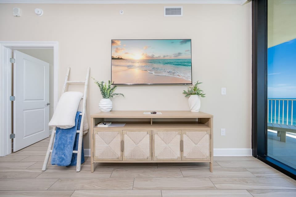 Condo, 3 Bedrooms | Interior