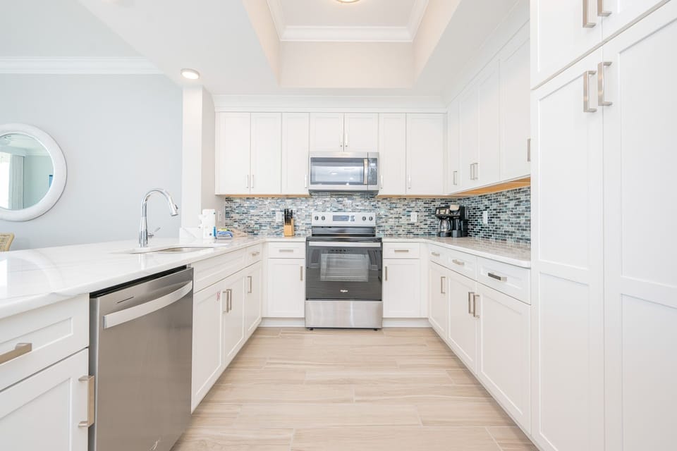 Condo, 3 Bedrooms | Private kitchen | Coffee/tea maker, fridge, oven