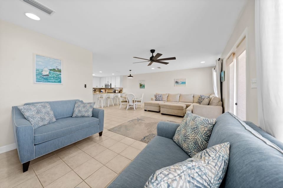 5 Wave Watch II Living Room