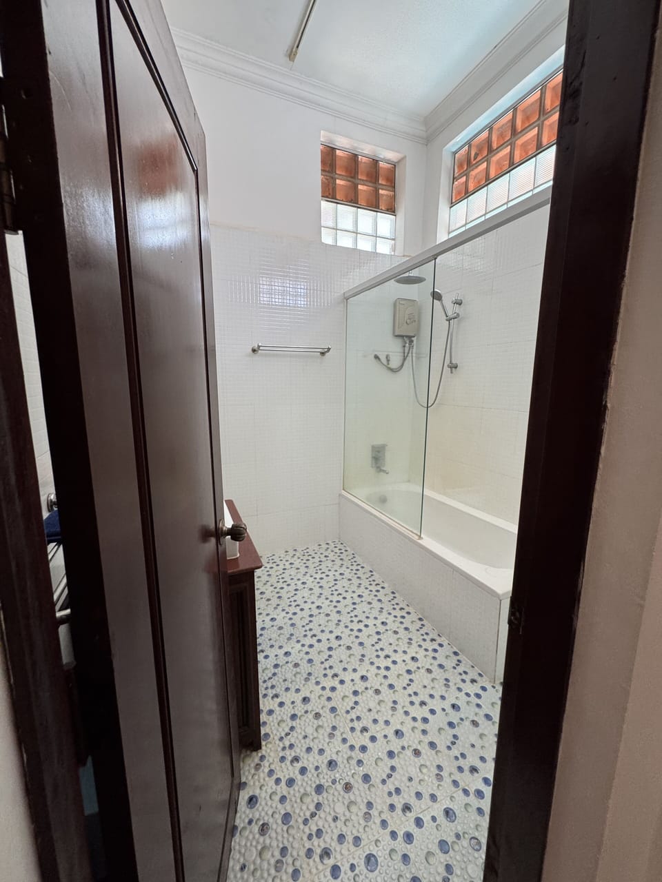 Classic Shared Dormitory, Non Smoking, Garden View | Bathroom | Soap, shampoo, toilet paper