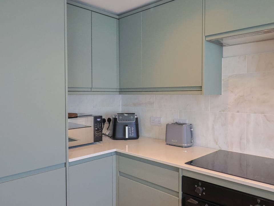 Cottage | Private kitchen | Fridge, microwave, dishwasher, toaster