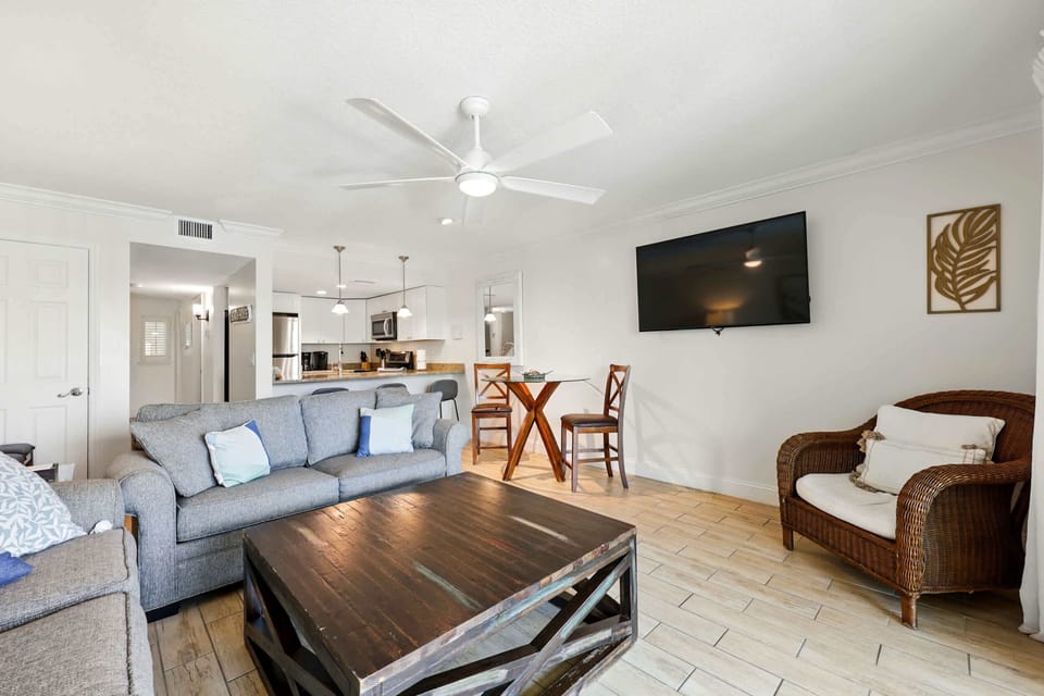 Living area with Smart TV and sofa sleeper 