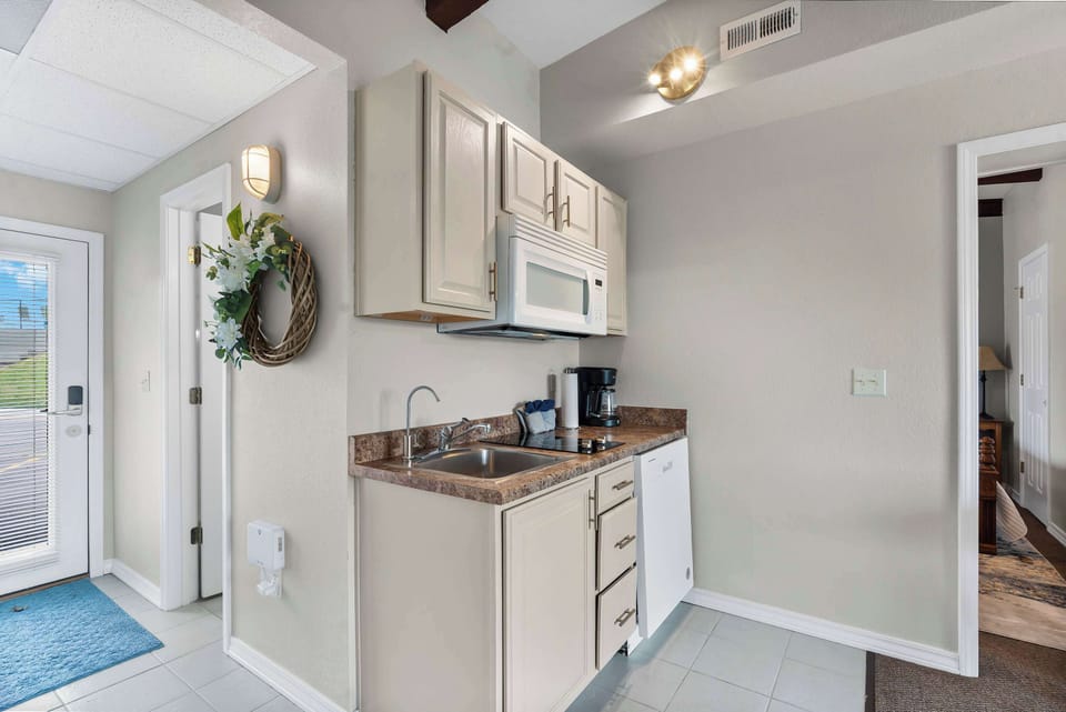 Condo, Multiple Beds, Patio (Little Dipper) | Private kitchen | Fridge, microwave, stovetop, coffee/tea maker
