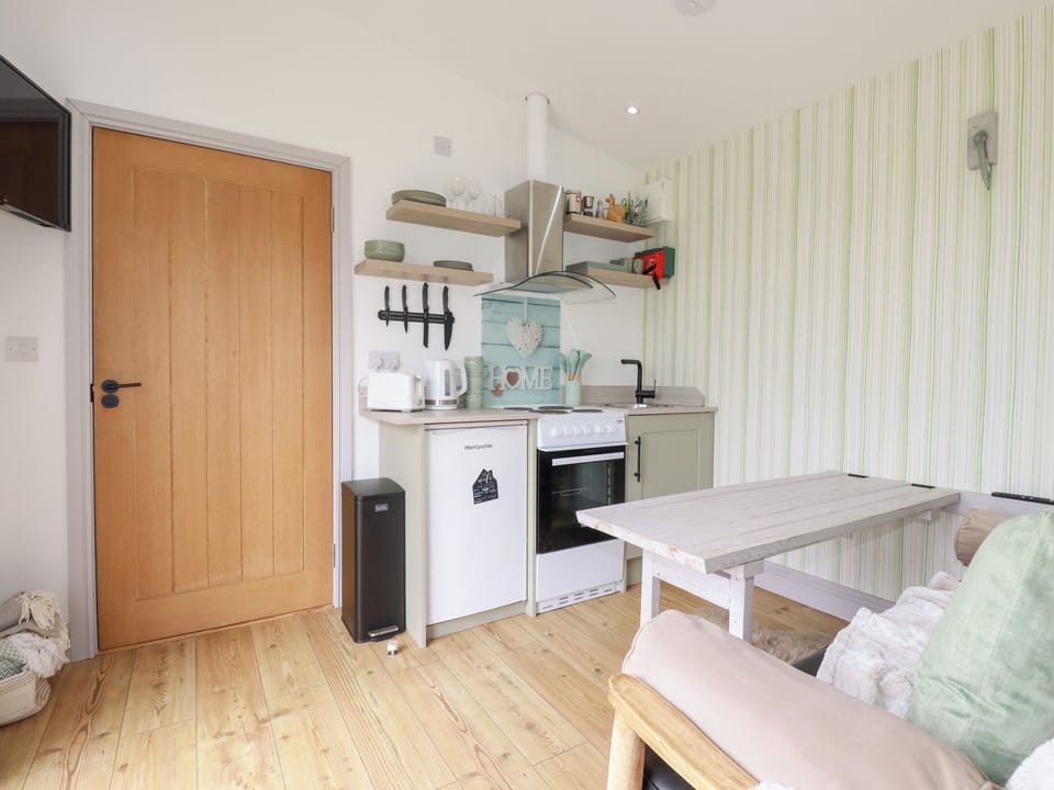 Fridge, toaster, cookware/dishes/utensils
