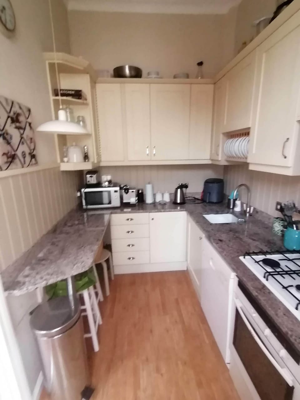 your well equipped Kitchen (but no dishwasher)