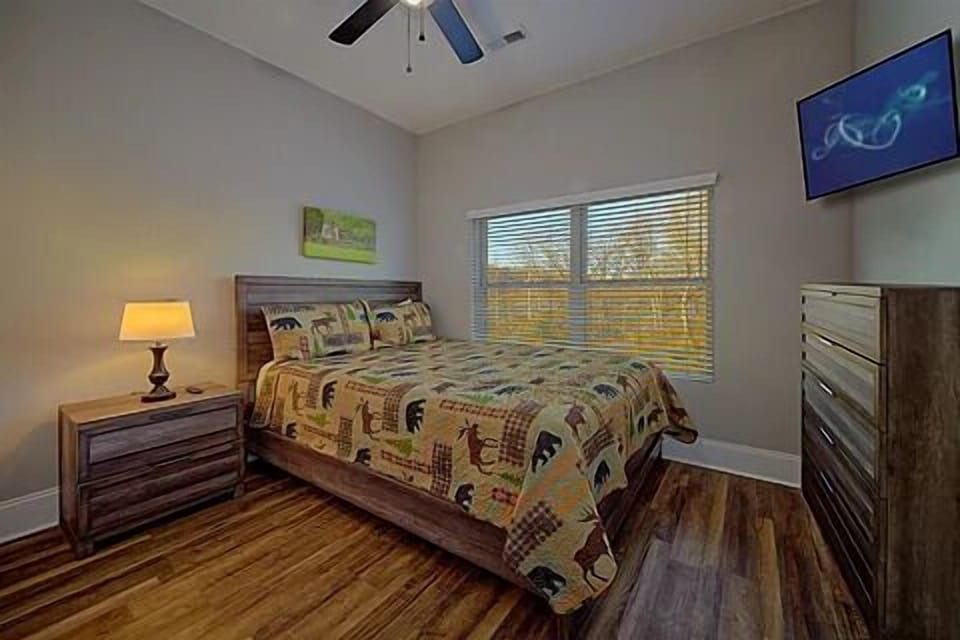 Second bedroom with queen bed and tv