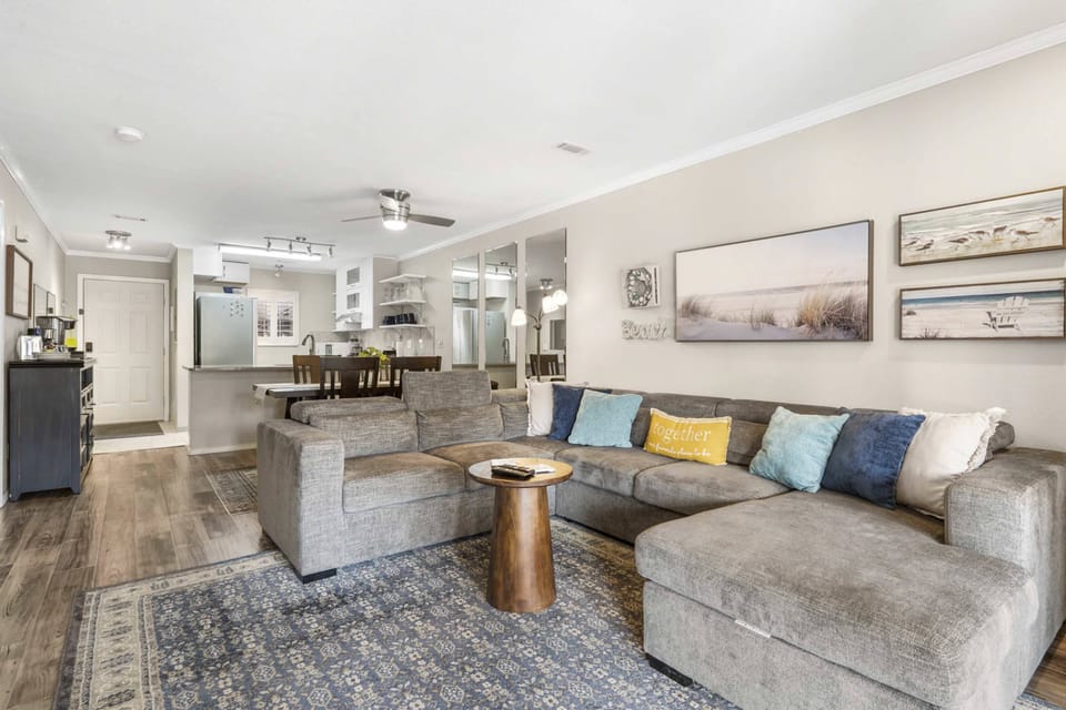 Condo, 1 Queen Bed with Sofa bed, Kitchen, Golf View (Dream on the Green) | Living area | 42-inch flat-screen TV with digital channels