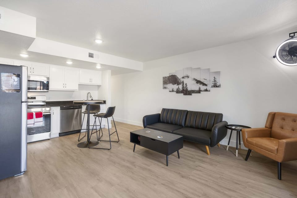 Condo, Multiple Beds, Balcony (Modern Yote Condo at Roark Creek) | Living area | 42-inch flat-screen TV with digital channels