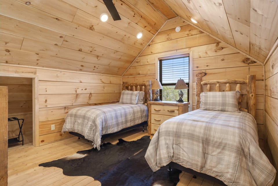 Elk Lodge Cabin for 4! Cabin in Branson