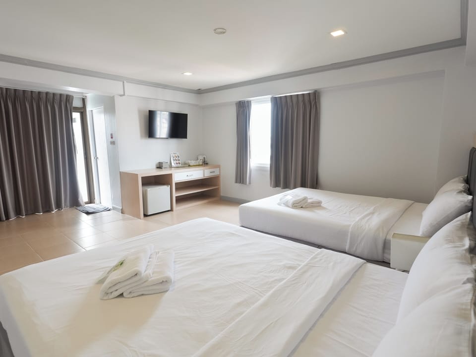 Superior Quadruple Room | Free WiFi, bed sheets