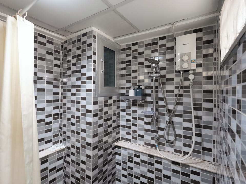 Superior Twin Room | Bathroom | Shower, free toiletries, towels, soap