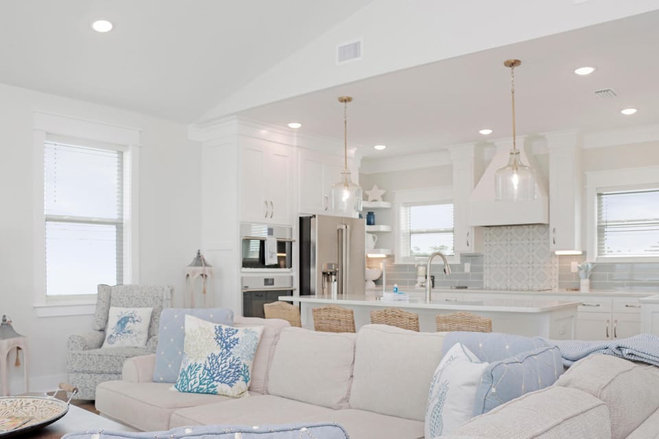 House, Multiple Beds (Port St Paradise) | Living area