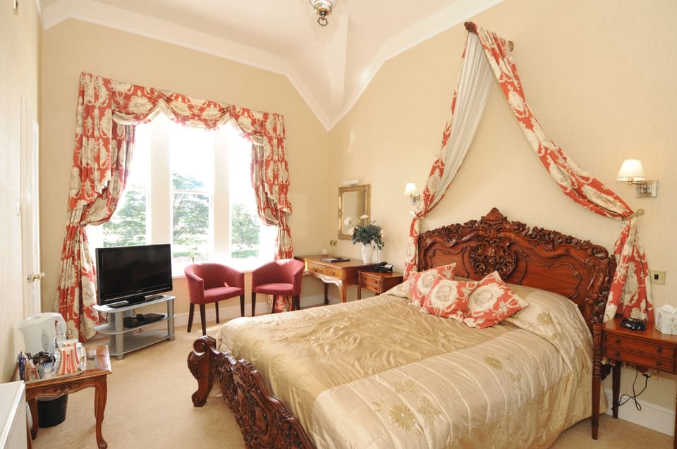 Double Room, 1 King Bed (King Size Double with ½ corona) | Desk, blackout drapes, iron/ironing board, free WiFi