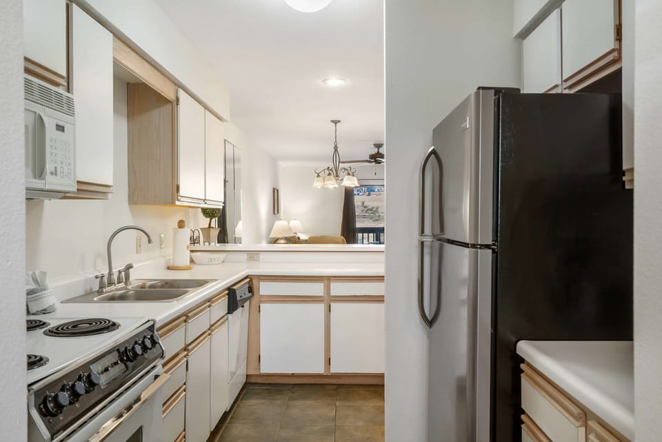 Condo, Multiple Beds, Balcony, Golf View (Above Par) | Private kitchen | Fridge, microwave, oven, stovetop