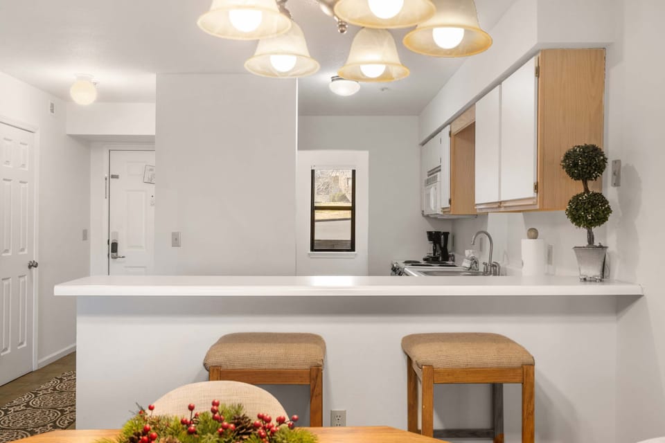 Condo, Multiple Beds, Balcony, Golf View (Above Par) | Private kitchen | Fridge, microwave, oven, stovetop