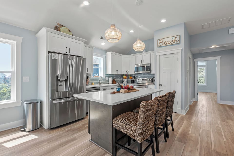 M136: The Blue Pearl | Top Level Kitchen