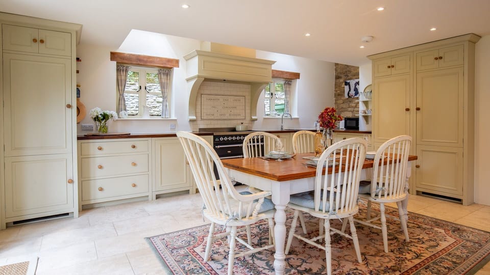 The range cooker is a focal point here with its herb tiling