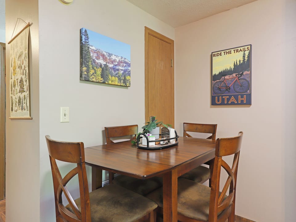 Dining area with seating for 4