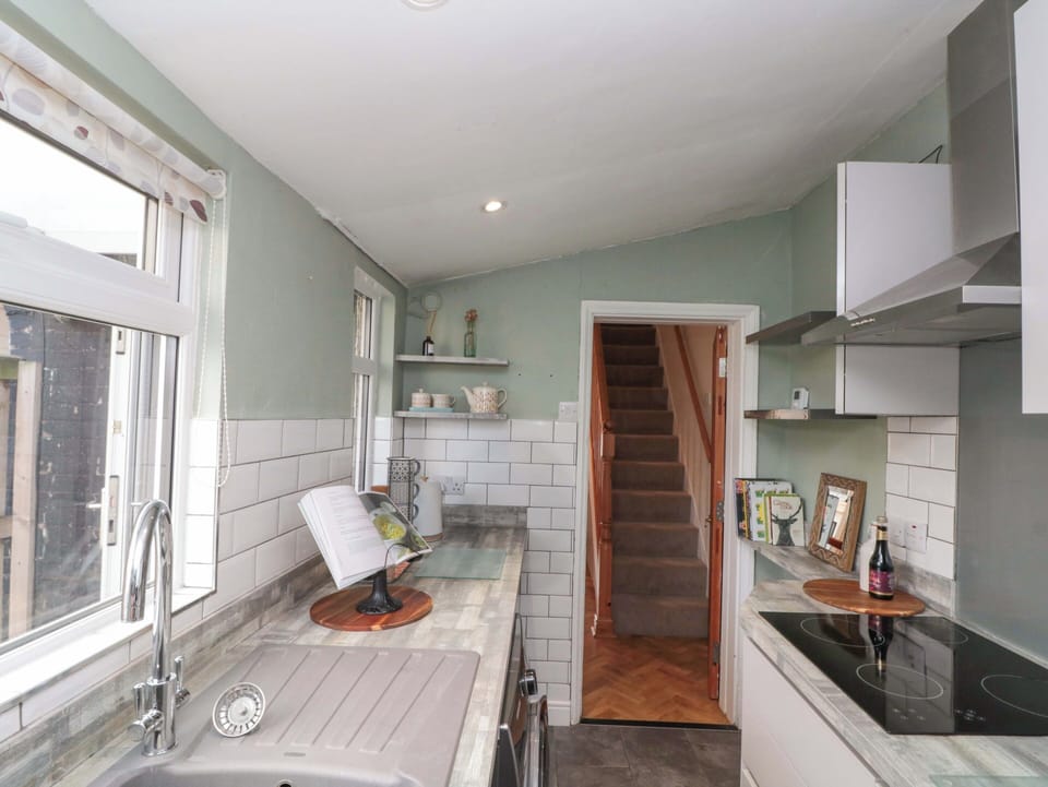 Fridge, microwave, toaster, cookware/dishes/utensils