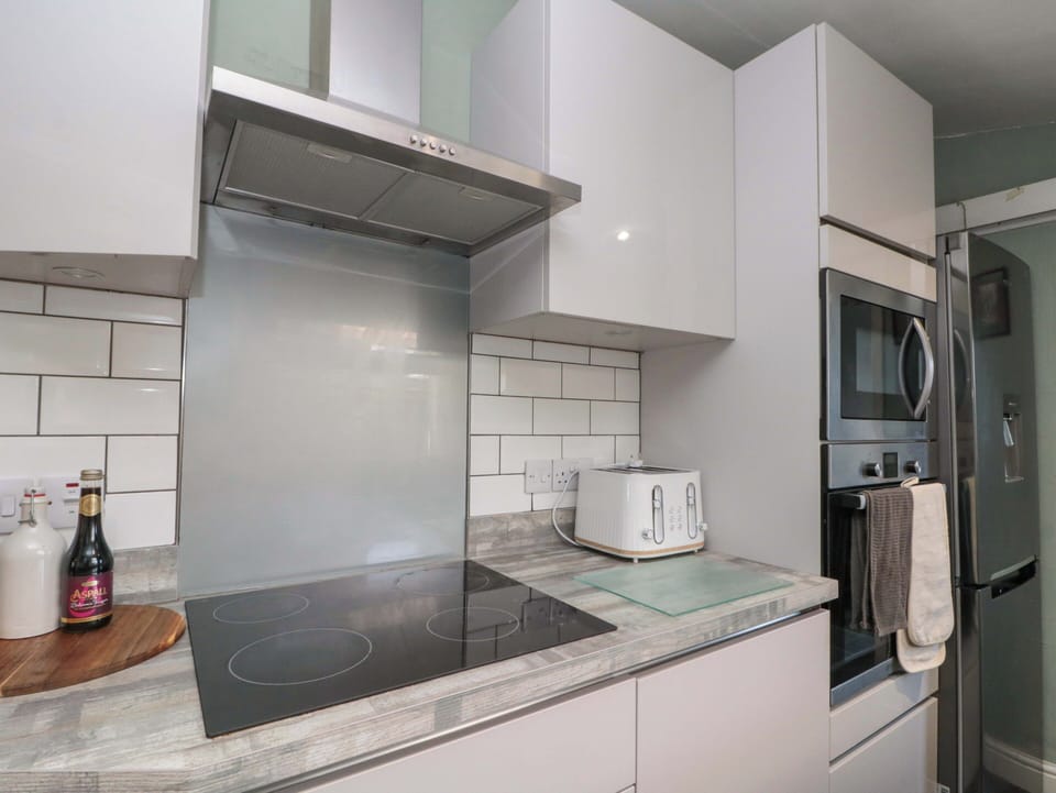 Fridge, microwave, toaster, cookware/dishes/utensils