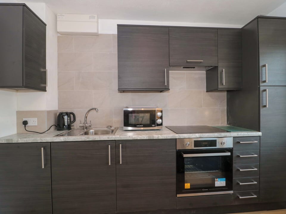 Cookware/dishes/utensils