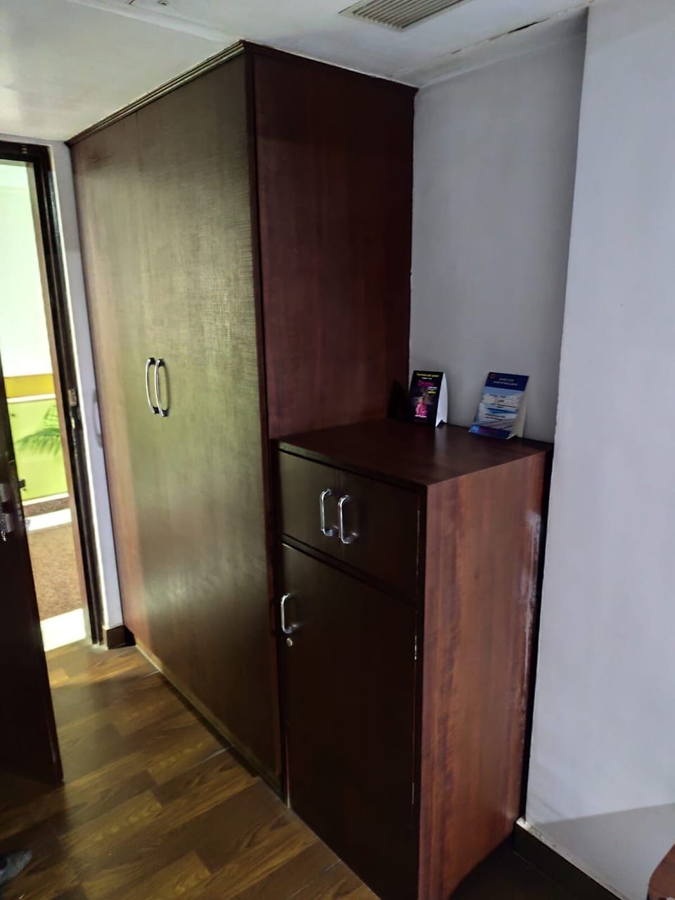 Standard Double Room | Desk, laptop workspace, soundproofing, iron/ironing board